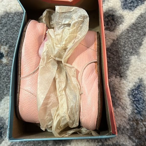 Vintage Edward’s todlins pink crib shoes - Picture 6 of 7
